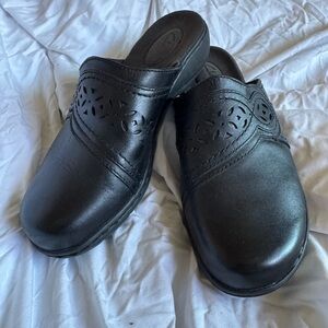 Clarks Black Leather Mules Clogs Womens 7.5